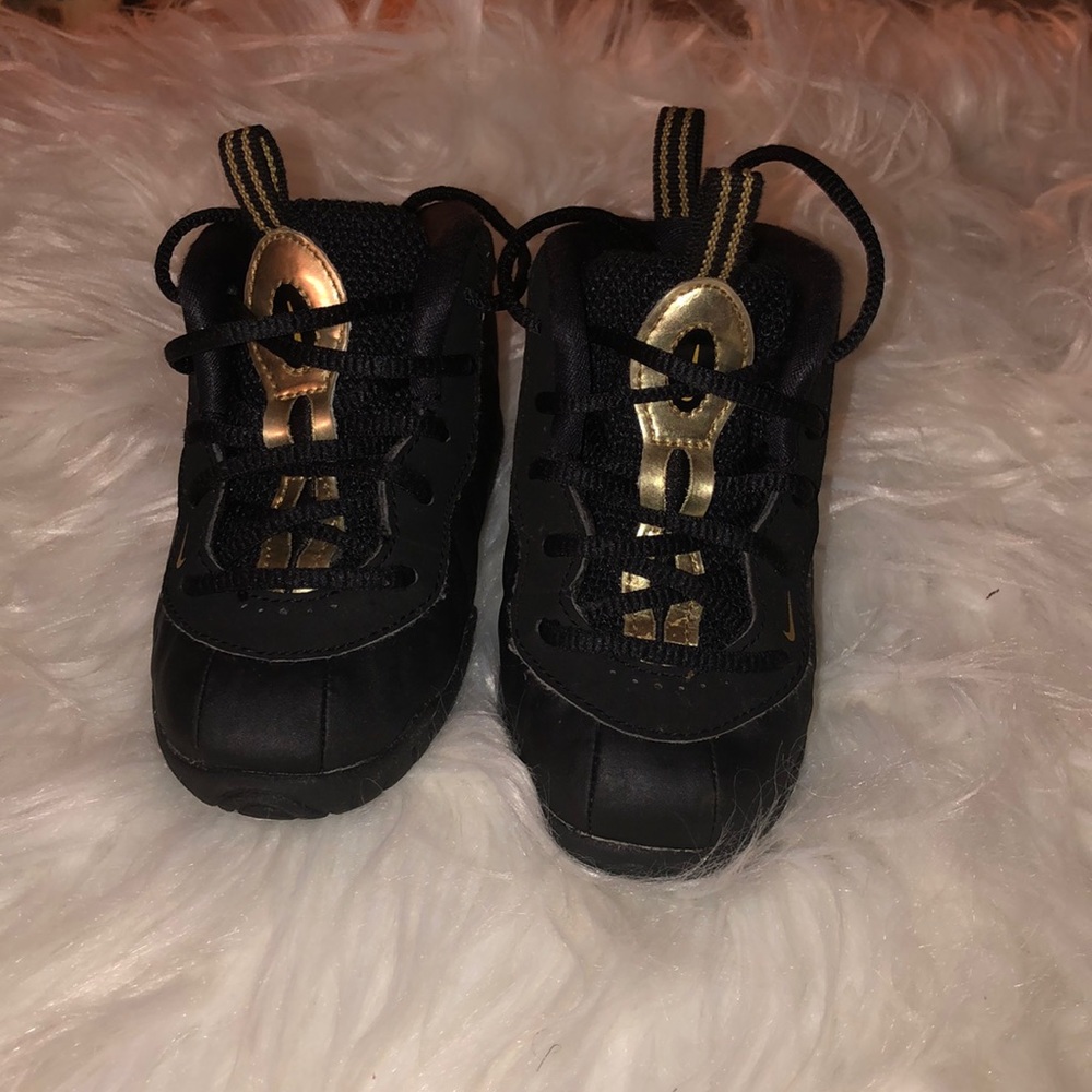Black and Gold Nike Foams 💛🖤